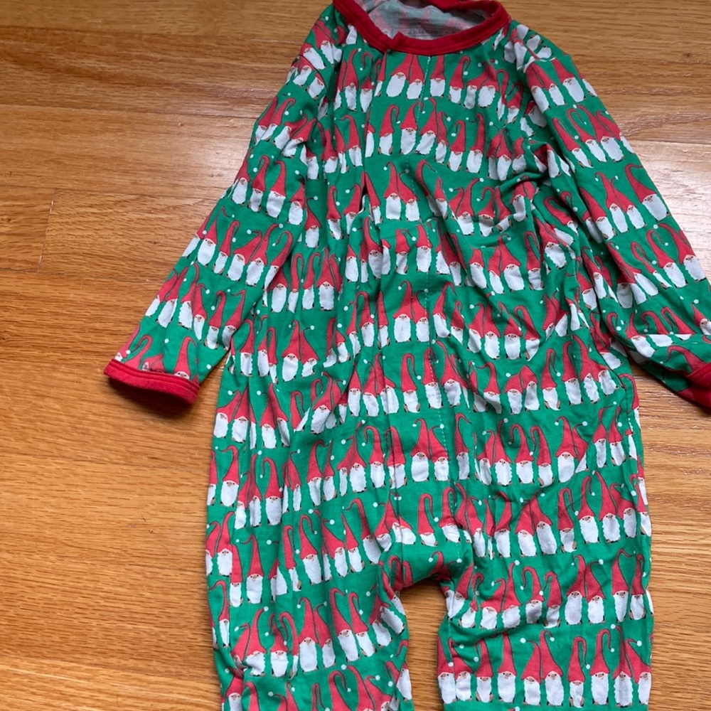 Magnetic Me Christmas Gnomes footie (6-9 months)